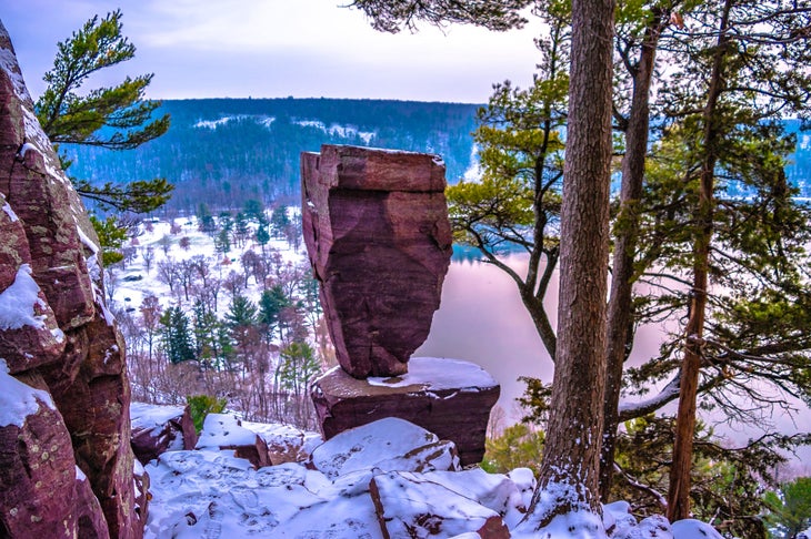 winter hike at Devil's Lake State Park