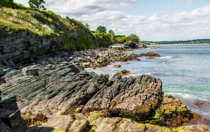 ocean view from the cliff walk in Newport Rhode Island