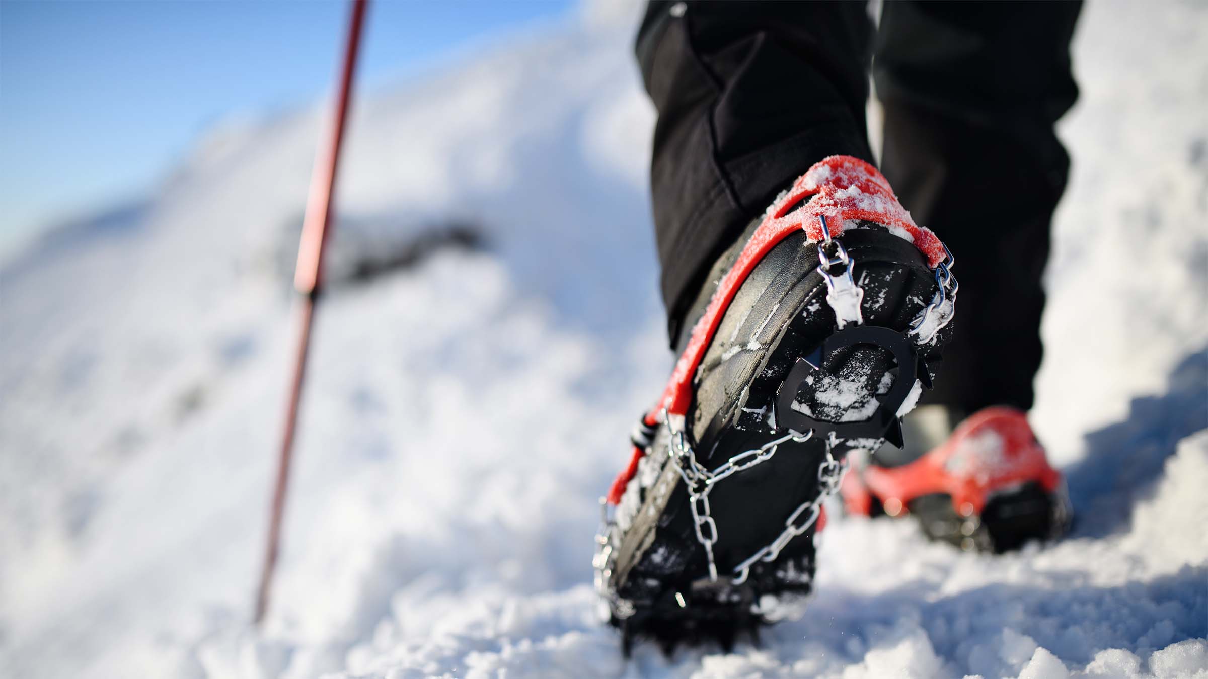 How to Choose Between Microspikes, Crampons, and Snowshoes for Winter Hikes  - Backpacker