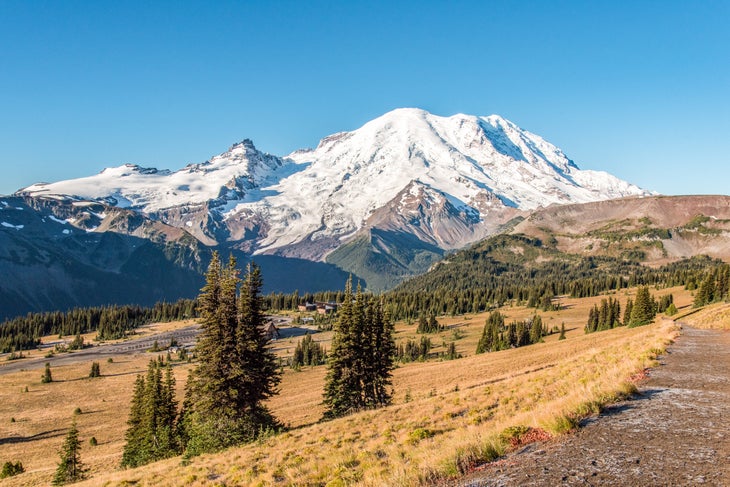 Cloudless view on Mt Rainier from Mt Fremont Lookout Trail