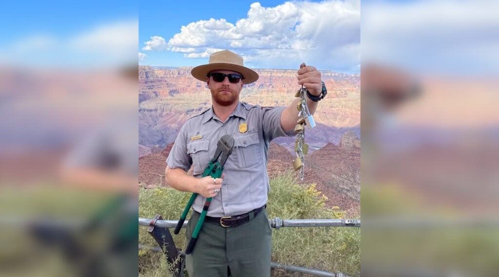 NextImg:Keep Your "Love Locks" Out of the Grand Canyon, Officials Say