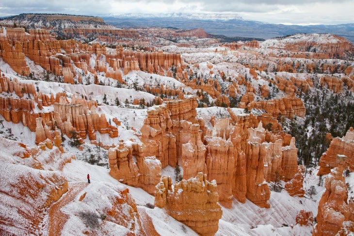 Hiker on path in Bryce Canyon in the snow