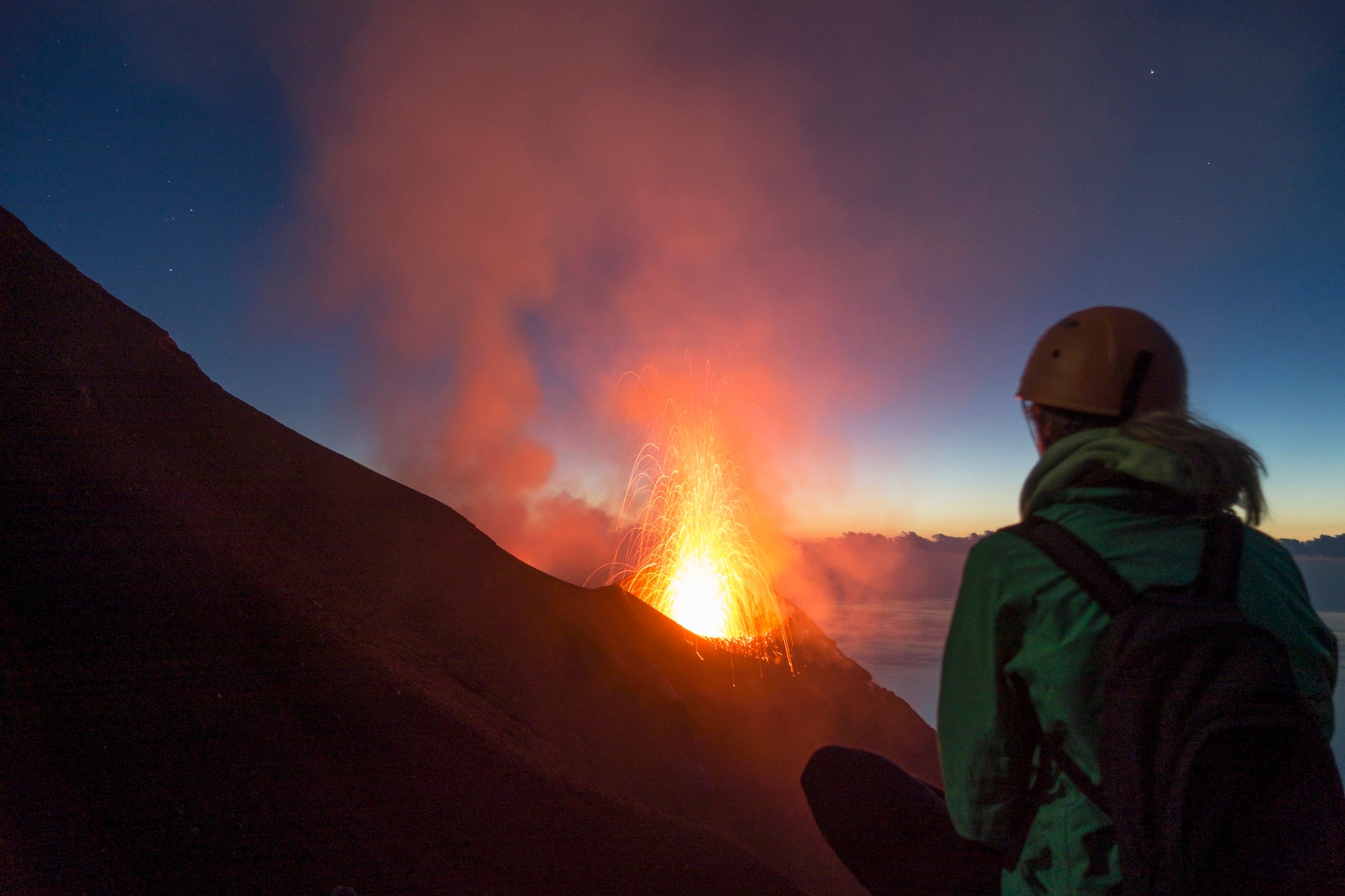 Volcanic  2枚 Volcanic island spewing ash and lava spotted from space | Space