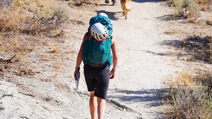 Exped Skyline 45 climbing