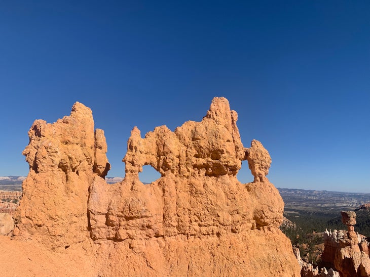 hoodoos along the navajo loop trail