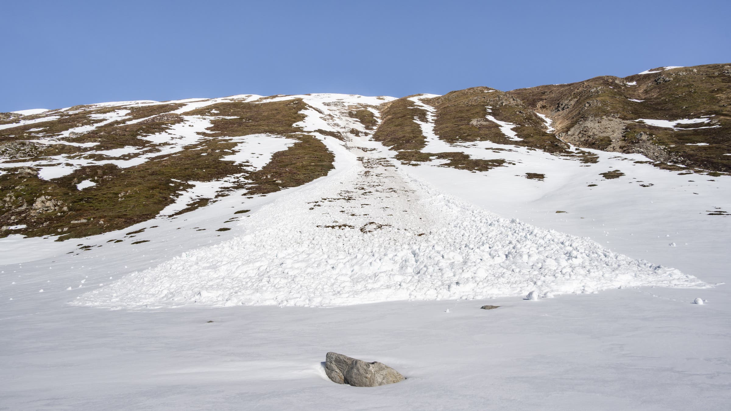 7 Dangerous Hiking Hazards You Probably Forgot About Over Winter