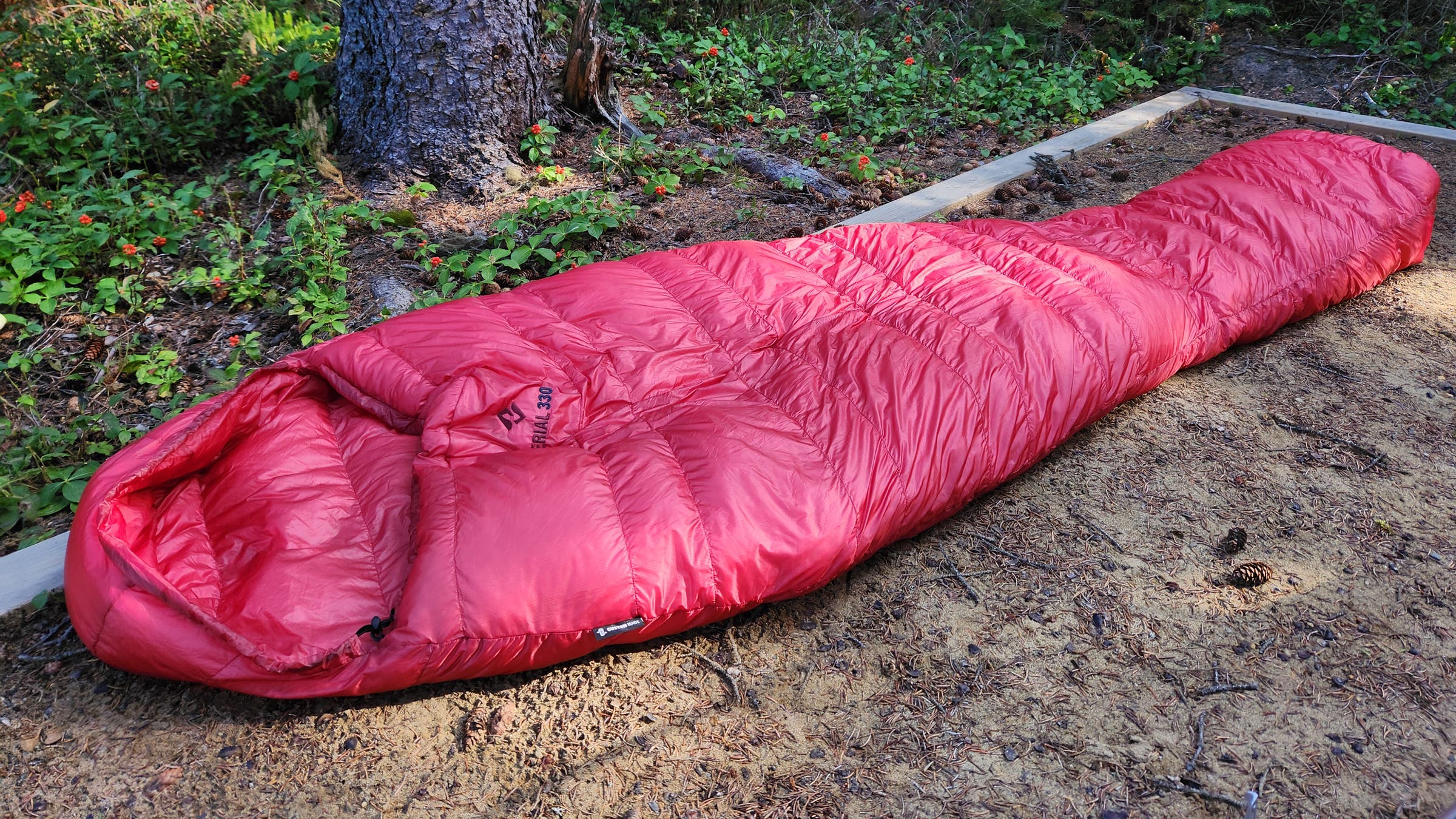Cumulus Aerial 250 ultralight sleeping pad laid out on ground to show length