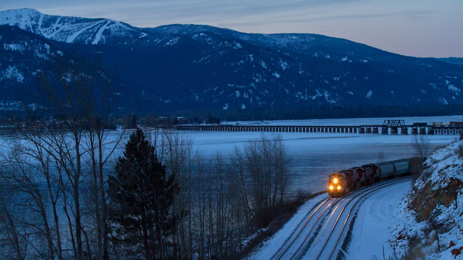 amtrak-train-to-trail-empire-builder-route