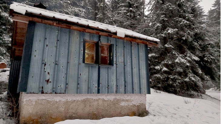 france-huts-winter-overnight-hiking