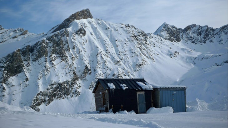 france-huts-winter-overnight-hiking
