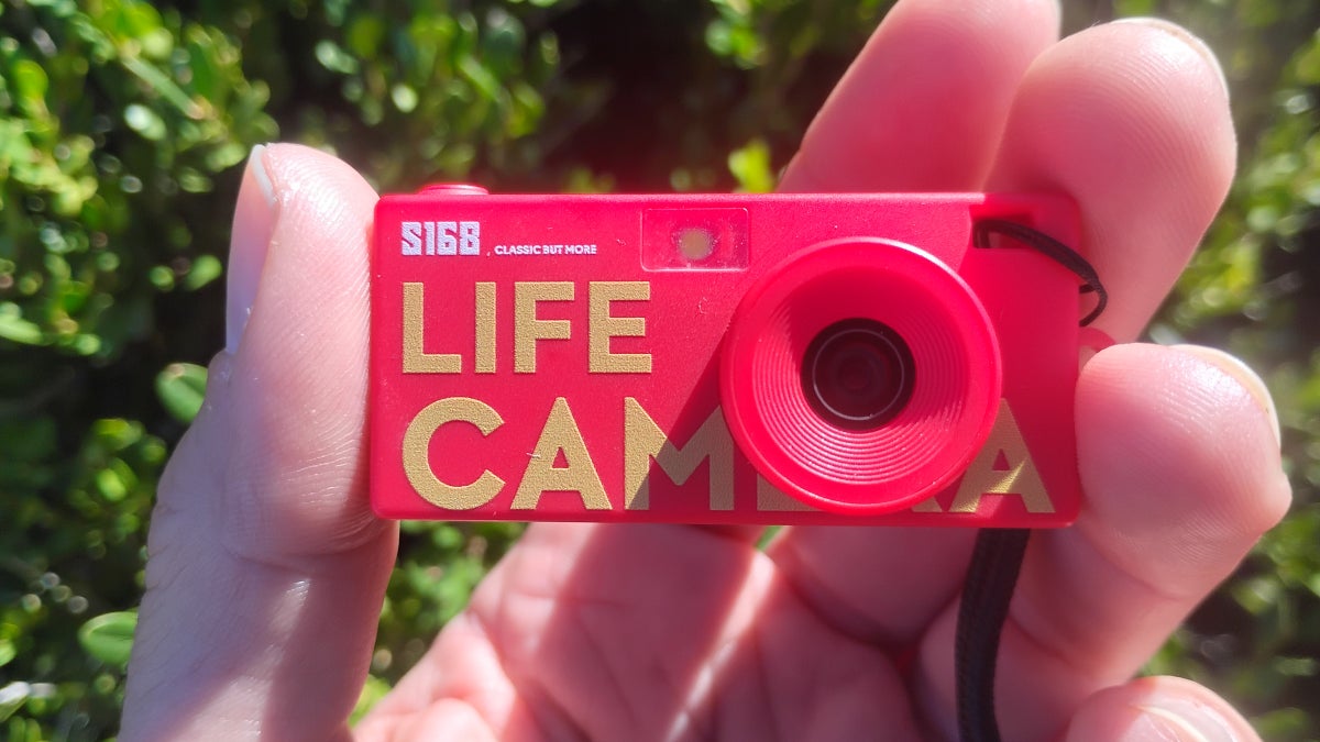 I Took a $30 Keychain Camera Hiking to See If It Could Replace My Smartphone Camera